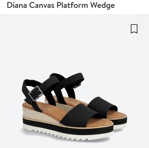 Tom's platform wedge size 8